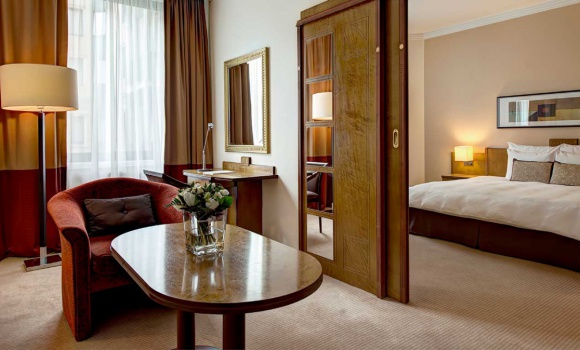 Deluxe Suite Courtyard View