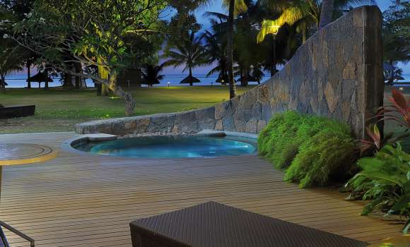 Beachfront suite with pool