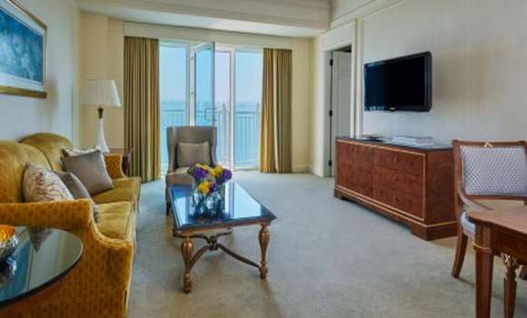 Deluxe Four Seasons Executive Suite