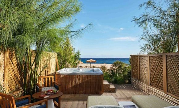Executive Beachfront With Jacuzzi