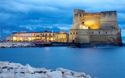 Pedestrian review tour on Naples (Italy)