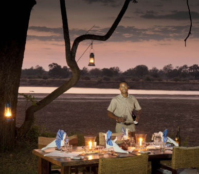 Фото Luangwa River Lodge (Замбия, Национальный парк Южная Луангва) 9