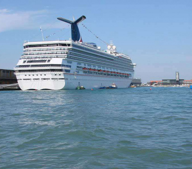 Лайнер Carnival Freedom