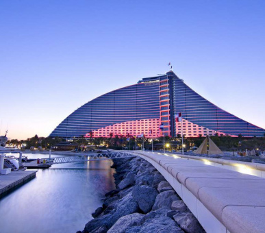 Photo Jumeirah Beach Hotel (Дубаи, Джумейра) 1