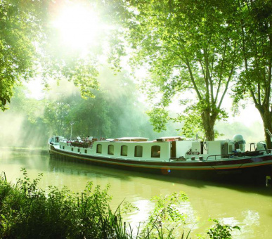 Belmonde Afloat in France | Бургундия, Франция