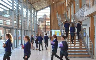 Why do psychologists believe that teenagers aged 11–16 SHOULD go to summer camp?